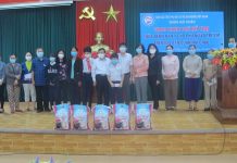 Hội Bảo trợ Phụ nữ và trẻ em nghèo bất hạnh thành phố Đà Nẵng hỗ trợ 100 triệu đồng cho phụ nữ và trẻ em nghèo mắc bệnh hiểm nghèo tại Quận Hải Châu thành phố Đà Nẵng