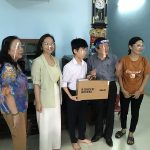 Tặng 17 máy tính, trị giá gần 143 triệu đồng, cho trẻ em đã phẫu thuật tim tại Đà Nẵng